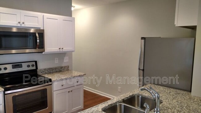 Building Photo - 604 N 32nd St