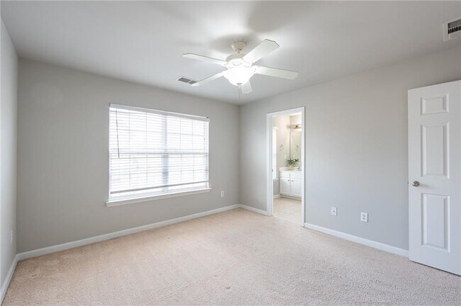 Foto del edificio - 2190 Landing Walk Dr