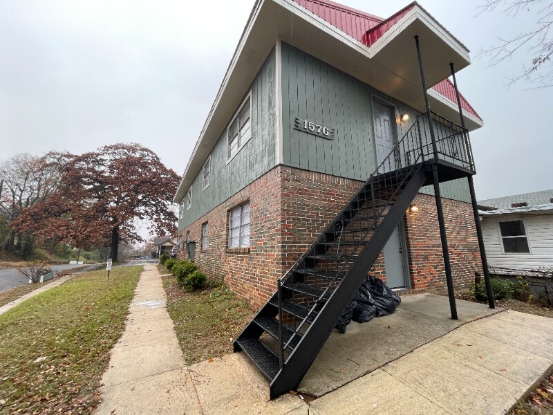 Primary Photo - 1576 20th St N