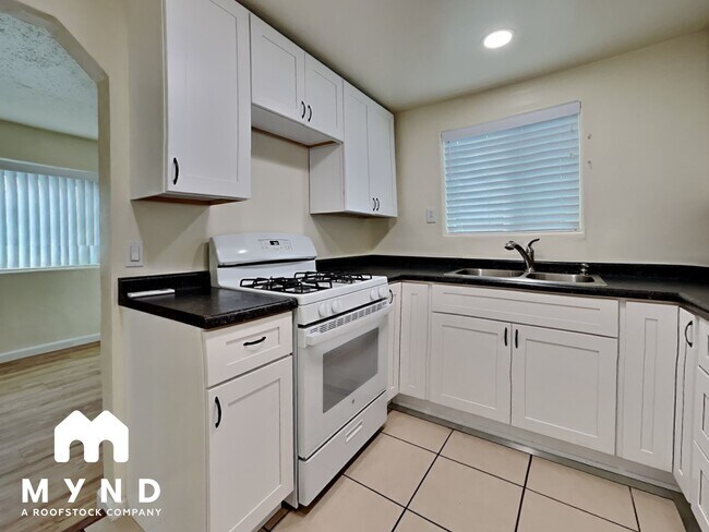 Foto del edificio - 6017 W Gardenia Ave