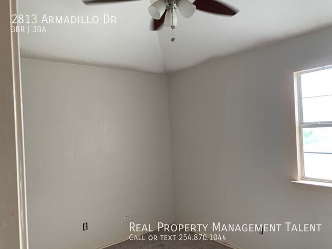 Building Photo - 2813 Armadillo Dr