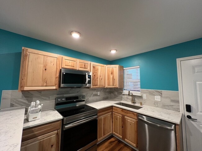 Building Photo - 127 Andoe St