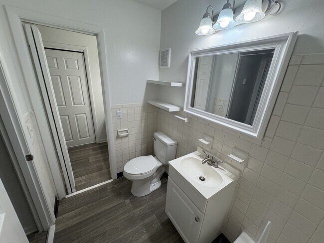 Foto del edificio - 1005 Hickory Hill Ln