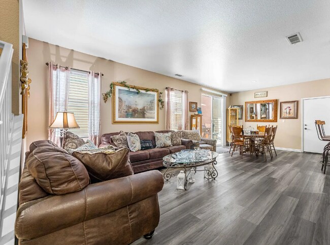 Foto del edificio - 2562 Kenwood Ct
