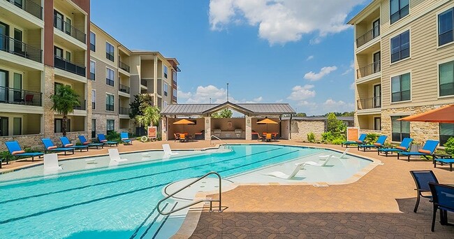 Building Photo - The Residences at Pearland Town Center Apa...