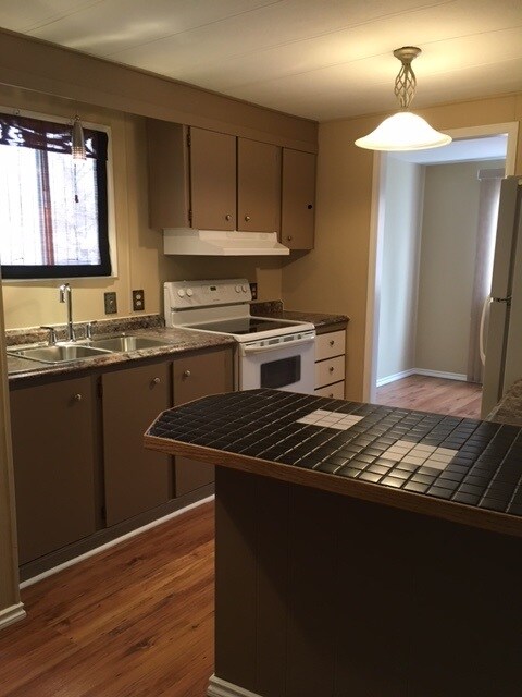 Photo du bâtiment - 3 Bed 2 Bath Unit in Didsbury, AB