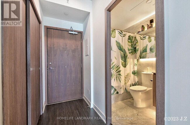 Building Photo - 19 Bathurst St