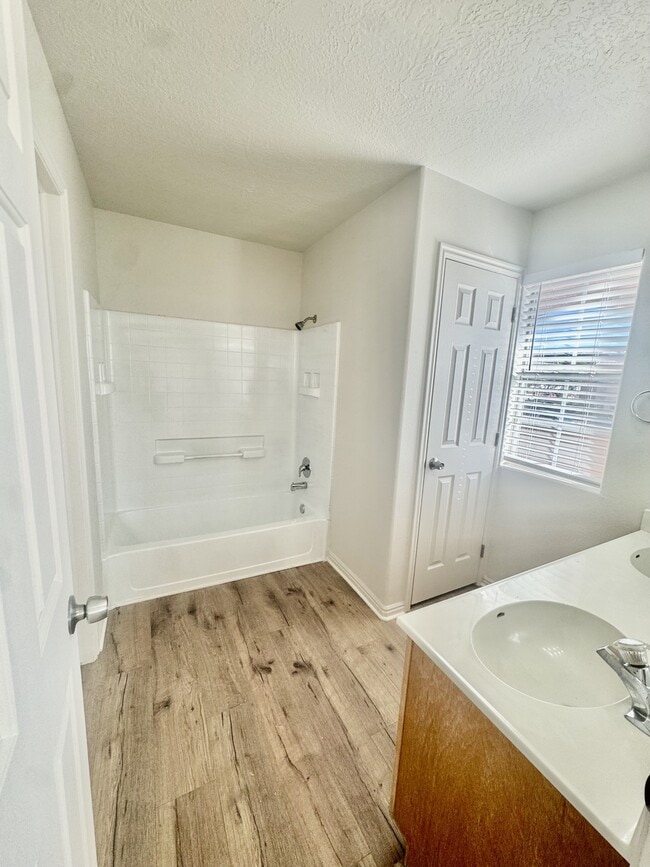 Building Photo - 1122 E 300 S