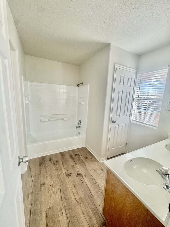 Foto del edificio - 1122 E 300 S