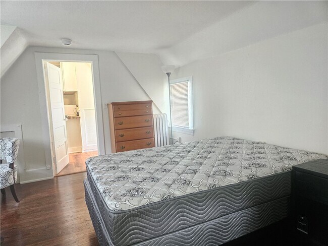 Foto del edificio - 614-618 E State St