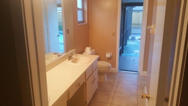 Building Photo - 2339 Bay Leaf Dr