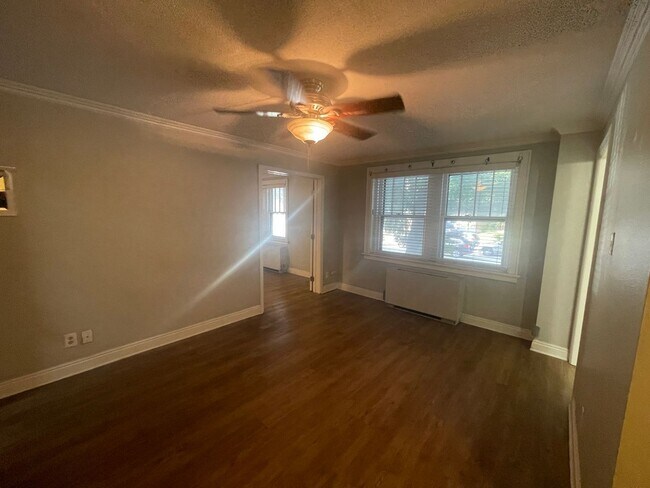 Foto del edificio - 1 Bedroom 1.5 Bathroom Apartment Steps Away From DU