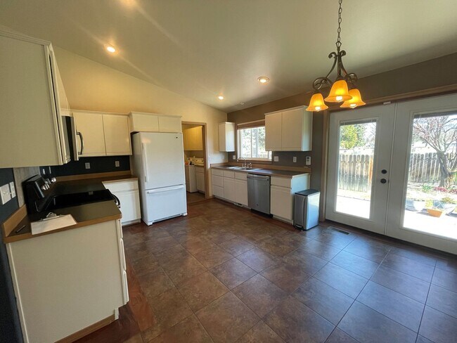 Foto del edificio - Now renting 3 bedroom House