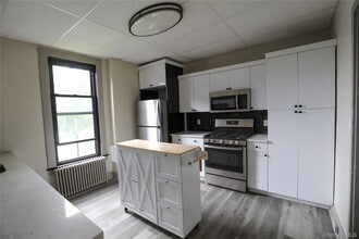 Building Photo - 141 St James St