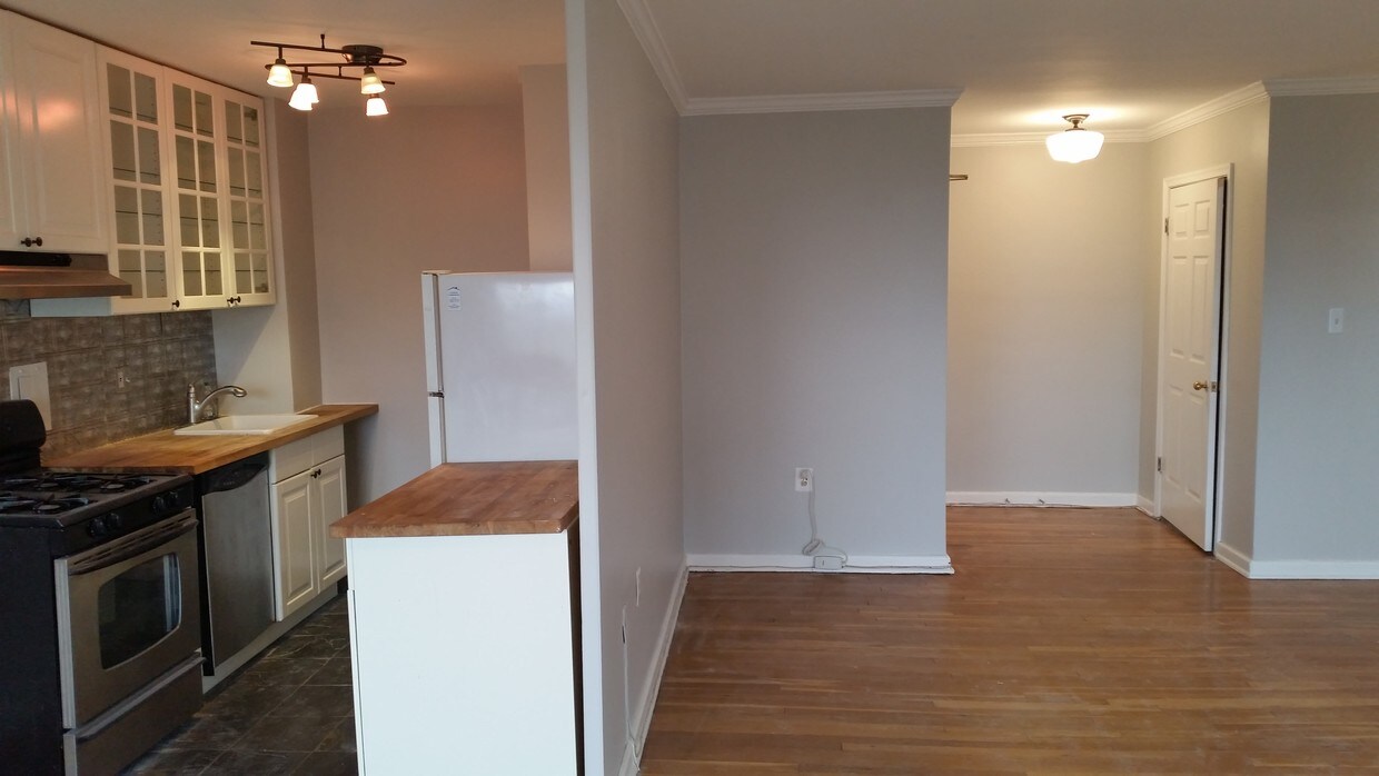 Building Photo - 1300 S Arlington Ridge Rd
