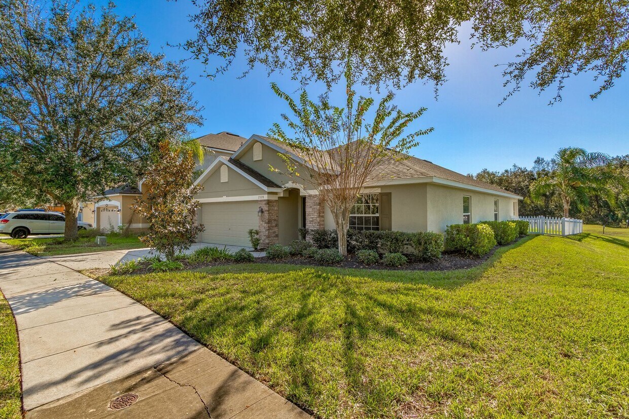 Primary Photo - Resort-like 4/2 Summerbrooke Home in Mount...