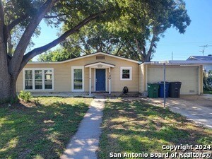 Foto del edificio - 130 Anton Dr