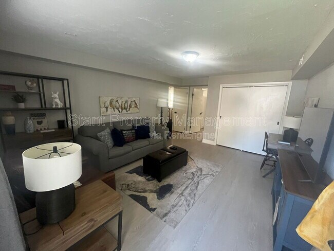 Foto del edificio - 61 S State St