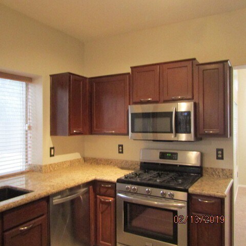 Building Photo - Gorgeous home with upgrades and move in ready