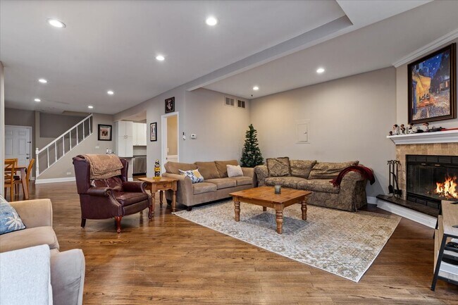 Foto del edificio - 2553 N Southport Ave