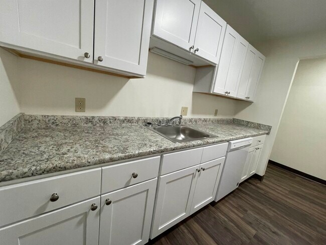 Building Photo - 385 Huse Rd