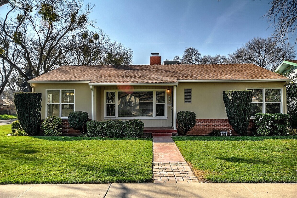 Primary Photo - 225 Las Palmas Ave, Modesto