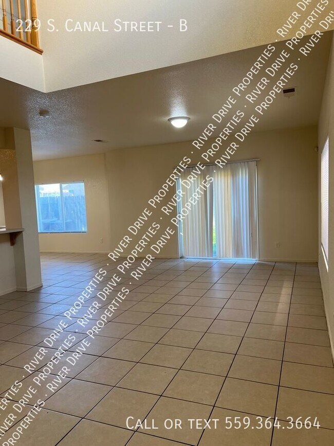 Building Photo - Beautiful Three Bedroom Condo