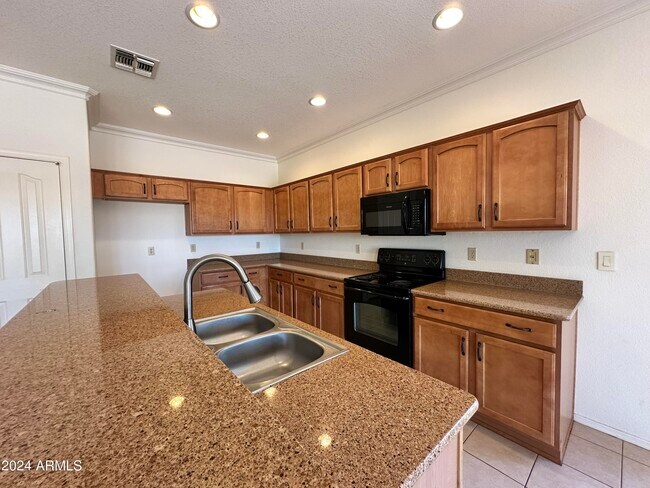 Building Photo - 23620 S Sunny Side Dr