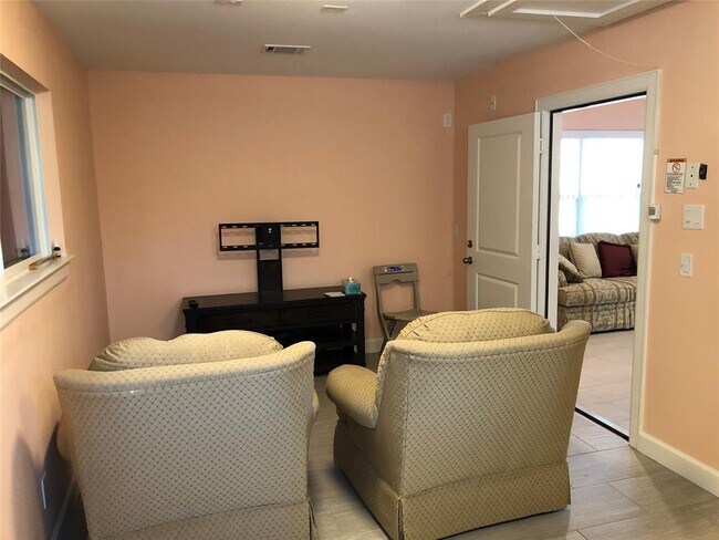 Foto del edificio - 15325 Pine St
