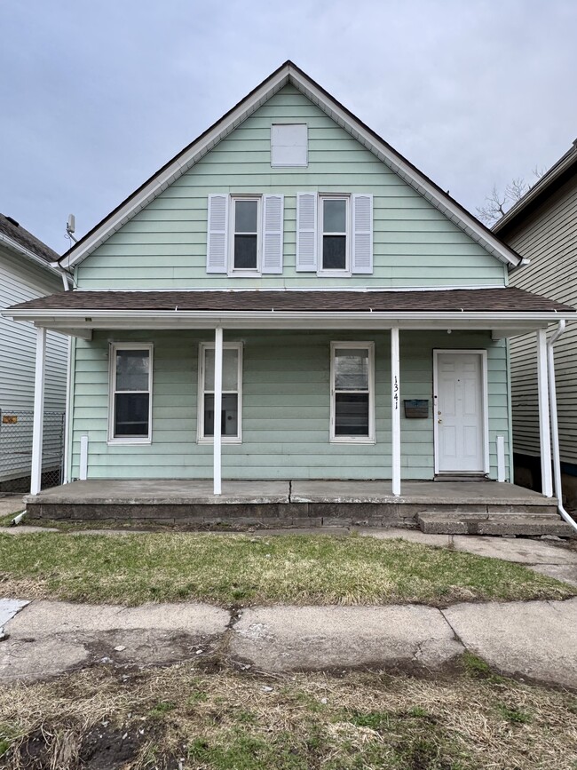Building Photo - 1341 W 4th St