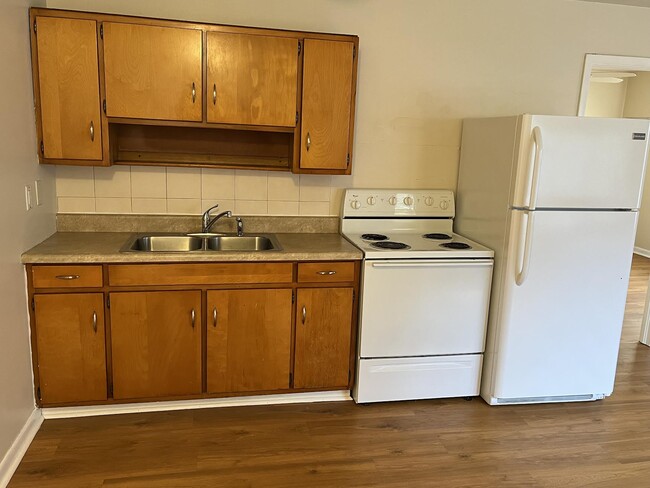 Building Photo - 2350 Rolfe Street - Great duplex on quiet ...