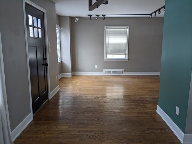 Living room - 625 S Campbell Rd