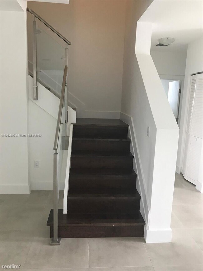 Foto del edificio - 4 br, 3.5 bath House - 6821 NW 103rd Ave #...