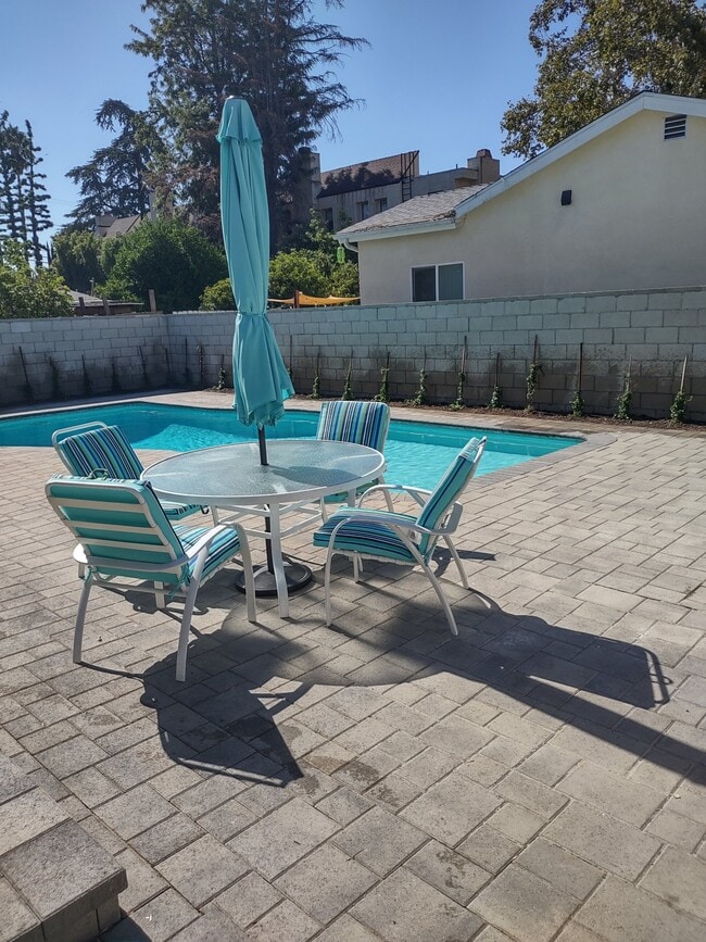 Building Photo - 18318 Gresham St