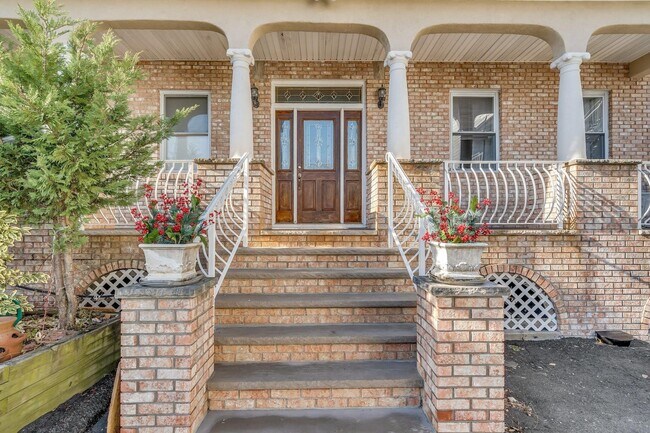 Foto del edificio - 310 Paterson Plank Rd