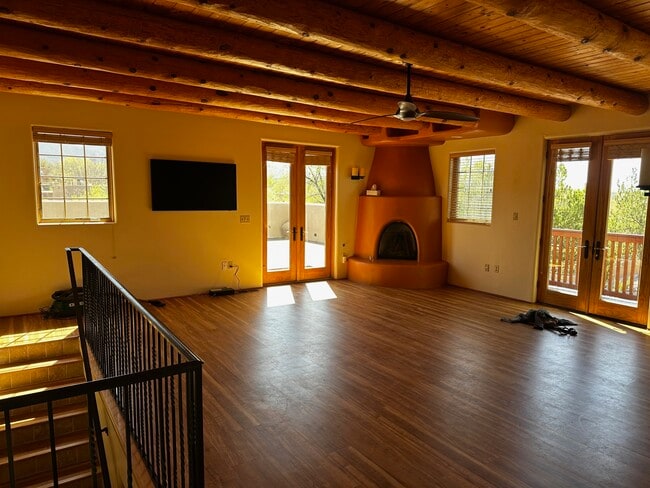 Open floor plan - 501 Rio Grande Ave