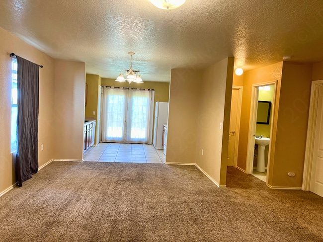 Foto del edificio - 6015 Plumbago Pl