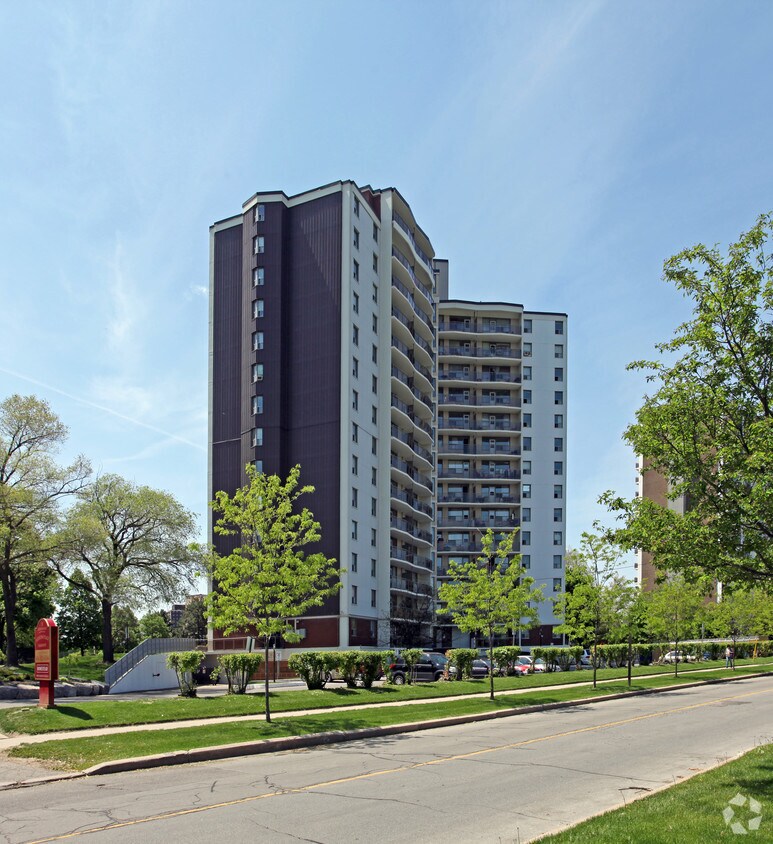 Godstone Place Apartments 30 Godstone Rd Toronto, ON