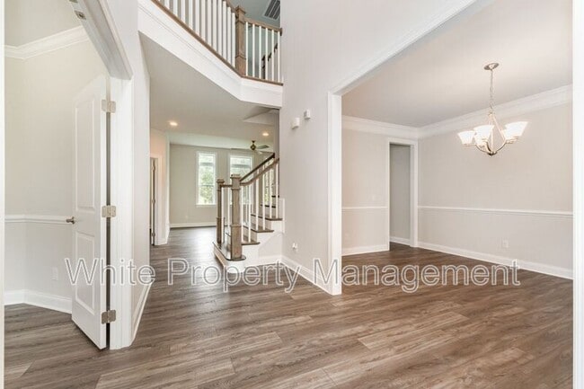 Building Photo - 209 Forsythia Ln