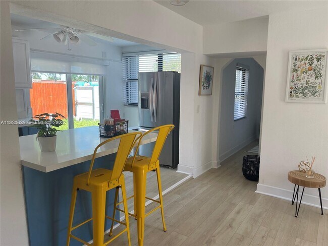 Foto del edificio - 1560 NE 145th St