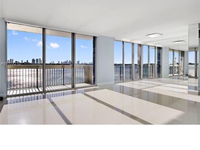 Foto principal - 800 West Ave