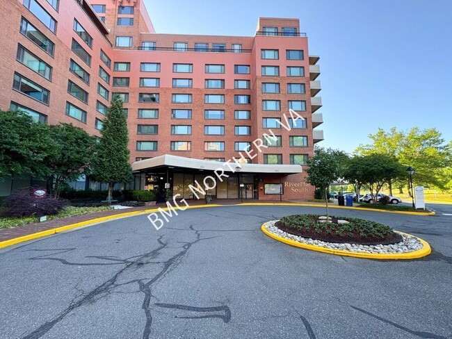 Building Photo - 1011 Arlington Blvd