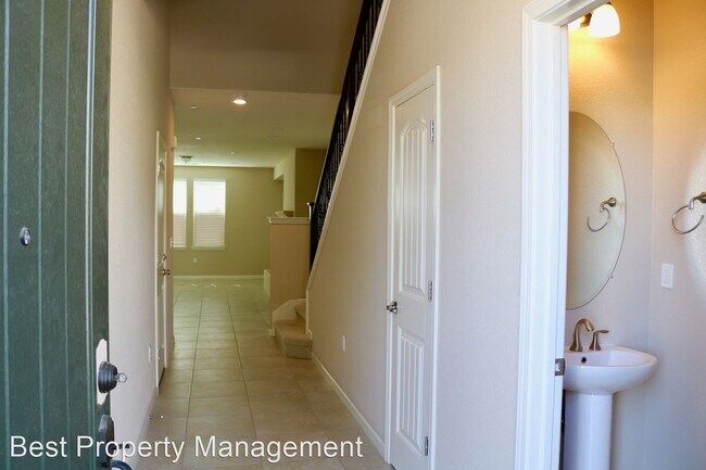 Building Photo - 3 br, 2.5 bath House - 2106 Carrara St.