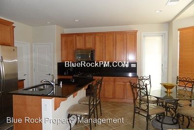 Building Photo - 3224 Village Plaza Dr