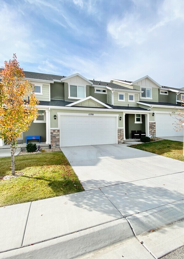 Primary Photo - 12788 S Sandfields Cir