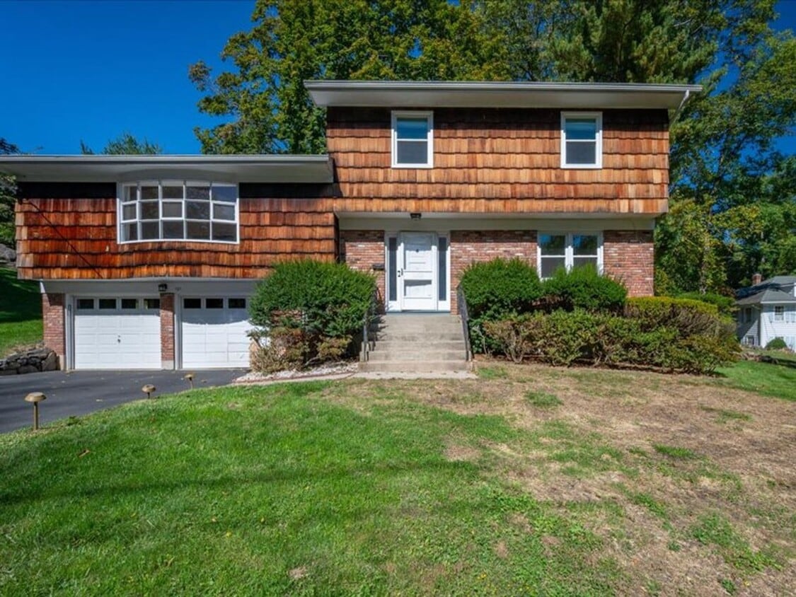 Spacious Well Maintained 3 Bedroom 2.5-Bat... - Spacious Well Maintained 3 Bedroom 2.5-Bat...