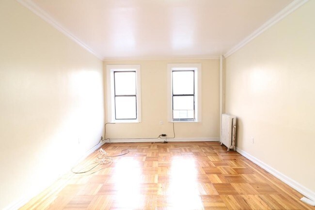 Building Photo - 90 Ellwood St