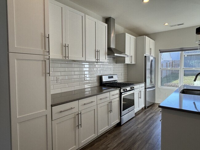 Foto del edificio - 56 Central Greens Blvd