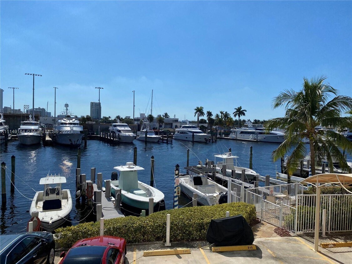 Primary Photo - 1 Las Olas Cir