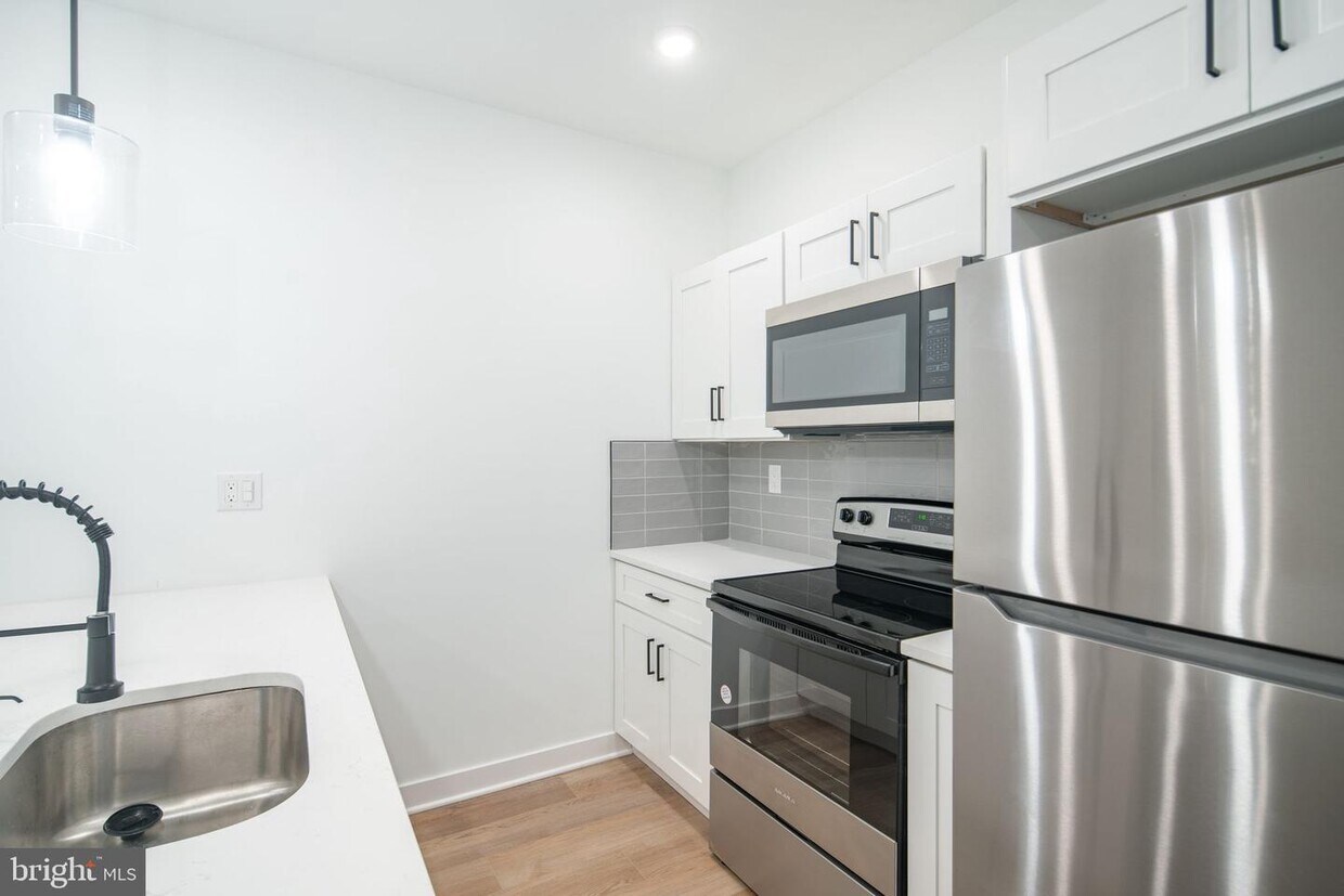 1513 W Girard Ave Unit 2, Philadelphia, PA 19130 Room for Rent in